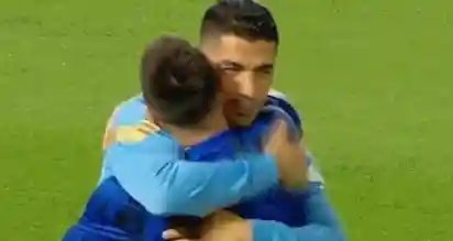 乌拉圭6人防守梅西阵容(2010乌拉圭首发阵容)插图2